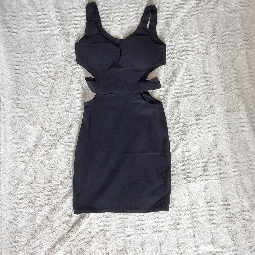FITTED CUT OUT LITTLE BLACK DRESS